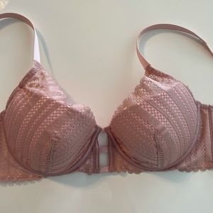 Victoria’s Secret pink lined plunge bra